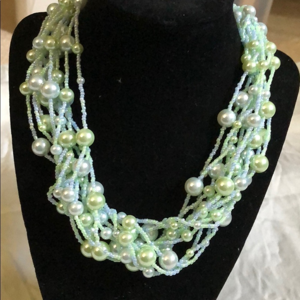 💚💙Two Color Faux Pearl Necklace - Picture 3 of 3